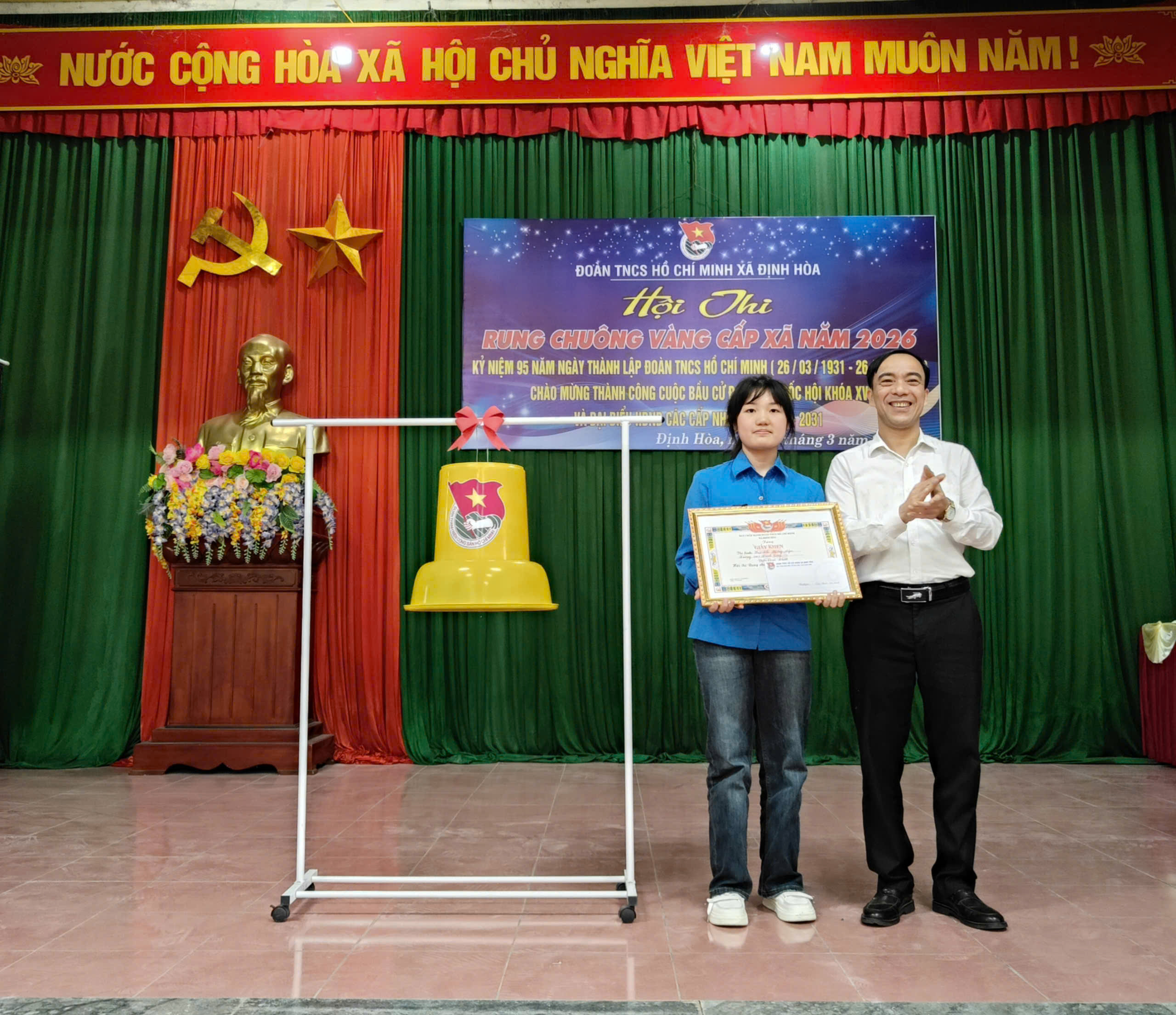 Anh-tin-bai